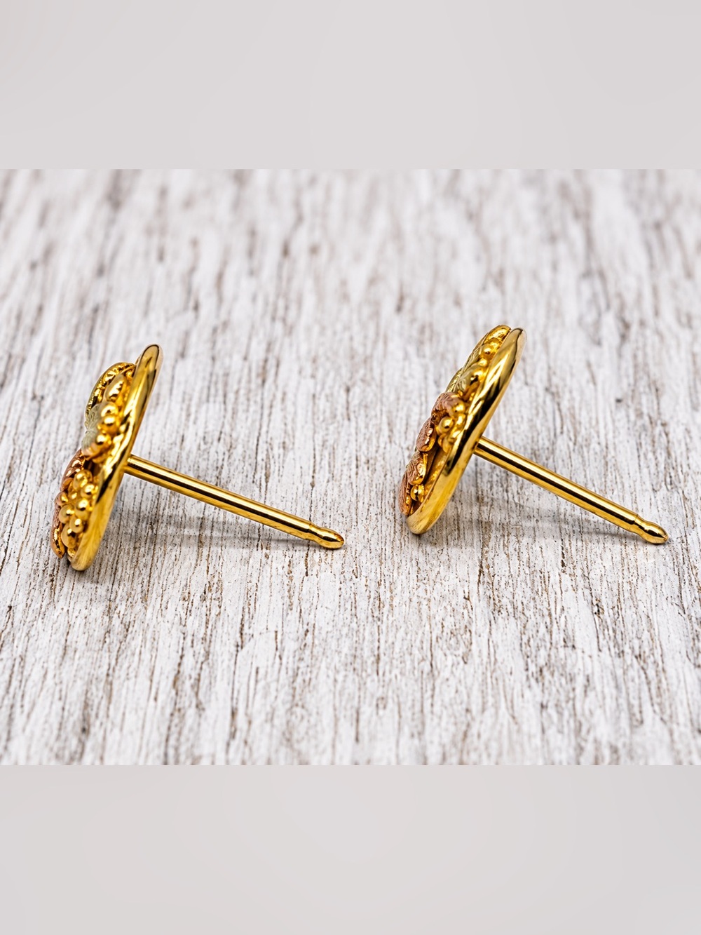 526. Vintage 12K Black Hills Gold Dainty Grape Leaf Tri Color Stud Earrings - Picture 4 of 8